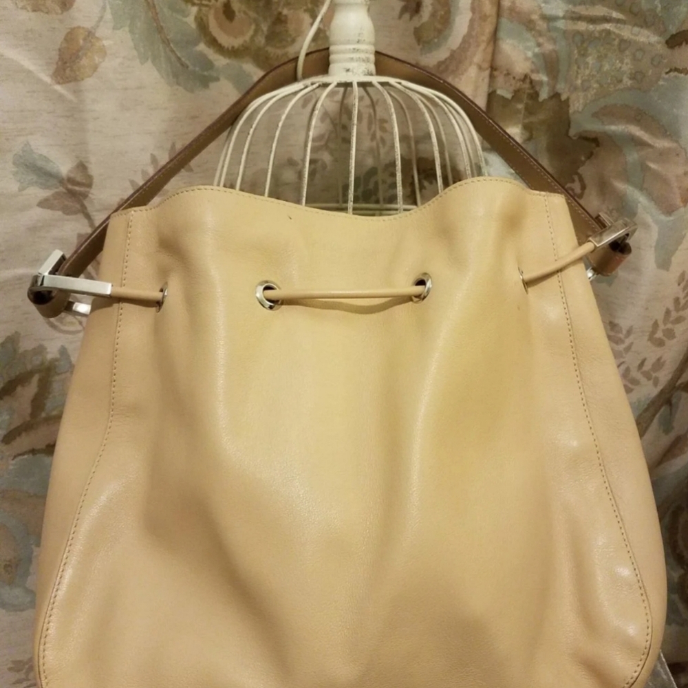 Gucci tan leather shoulder bag